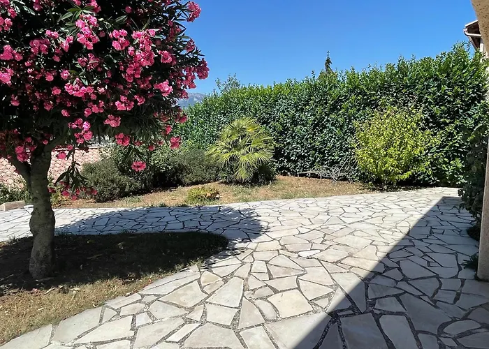 Rez De Jardin, Entre Mer Et Montagne