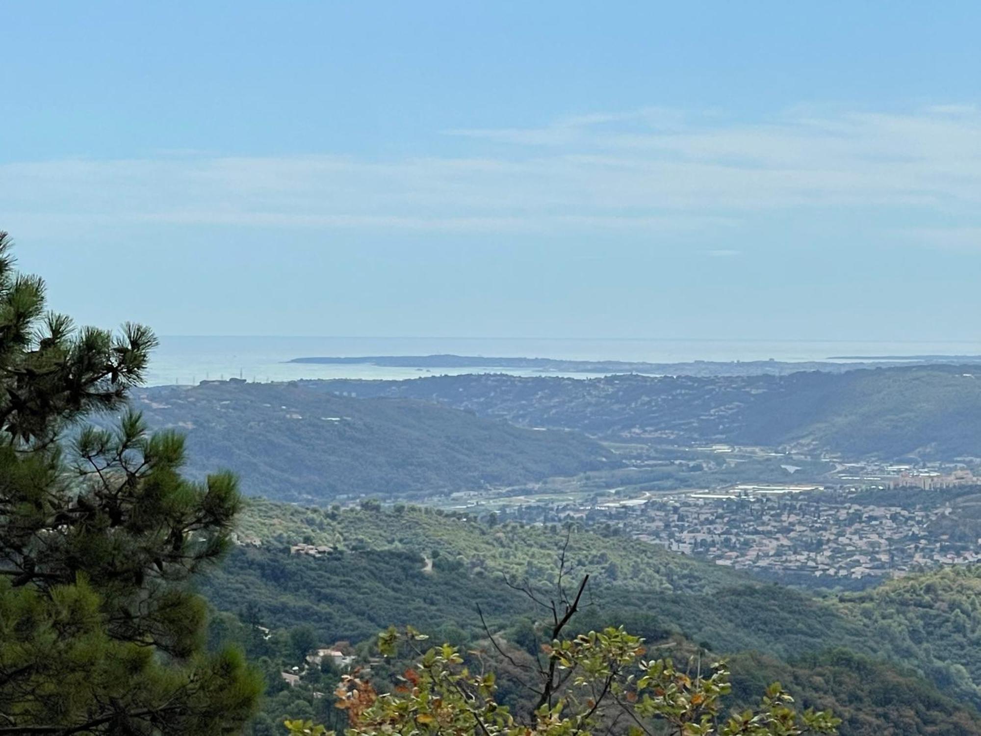 Rez De Jardin, Entre Et Montagne